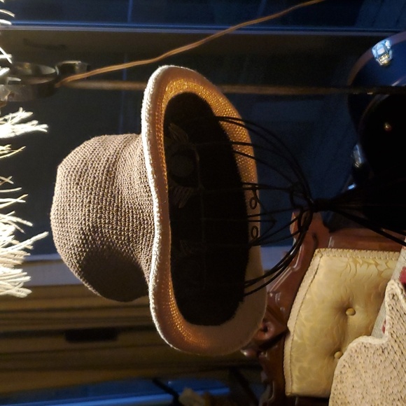 Wooden Ships Hand Knit Packable Sun Hat With Bendable Brim - Picture 8 of 12